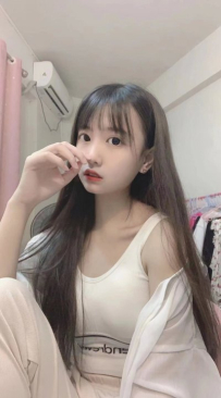 大眼睛笑起来很迷人的36D嫩妹